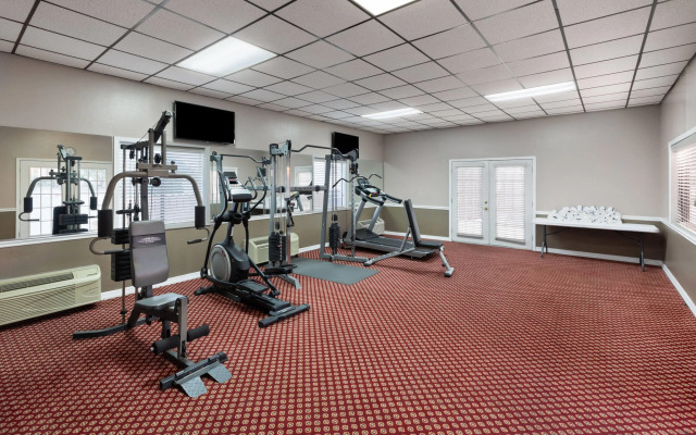 Super 8 by Wyndham Temple S. General Bruce