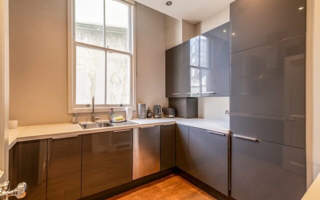 Canal Crescent Charm Flat With Stunning Views, Little Venice