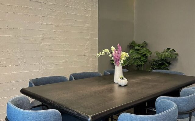 ZUR Studios & Suites