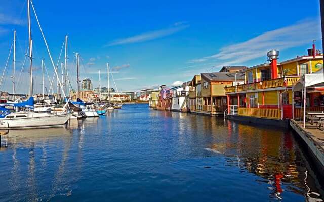 A Float Home B&B in Fisherman’s Wharf