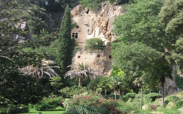 Comfortable Holiday Home in Flayosc With Private Garden