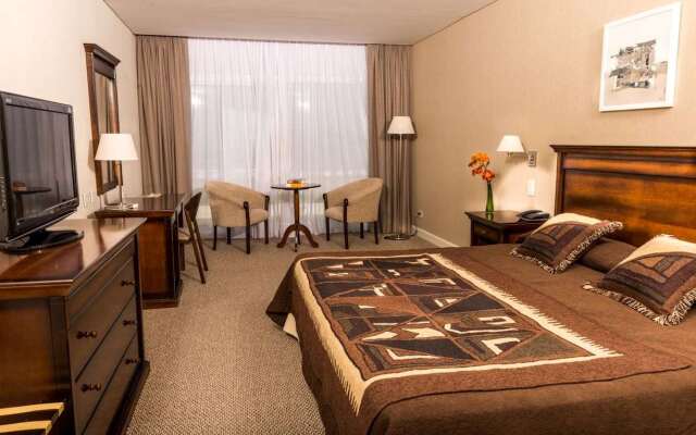 Howard Johnson Hotel & Convention Center by Wyndham, Merlo