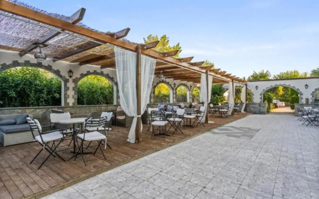 Stefania Beach Hotel