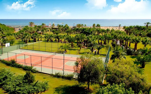 Royal Atlantis Beach