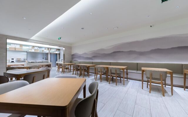 Ji Hotel (Huzhou Administration Center)