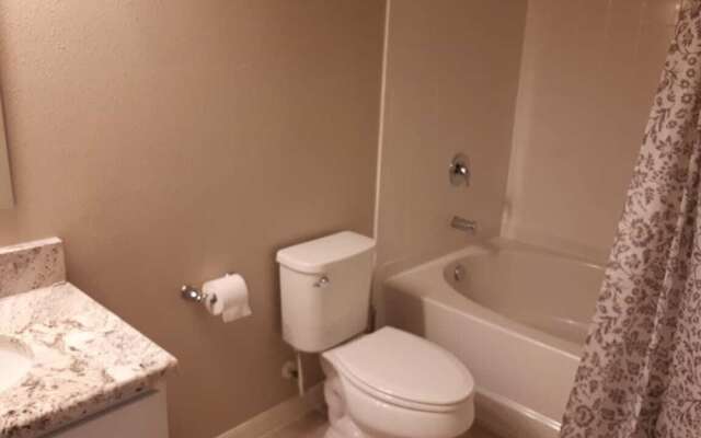 Splendid 4 Bedroom Home Close to Disney 5168