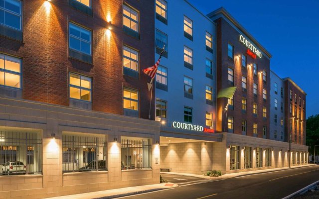 Courtyard by Marriott Edgewater NYC Area