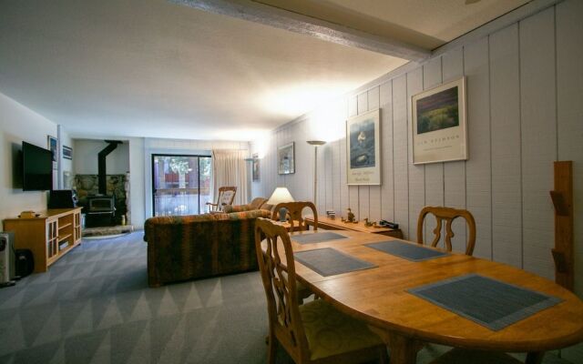 Summit 41 Spacious and Stones Throw to Eagle Lodge by RedAwning