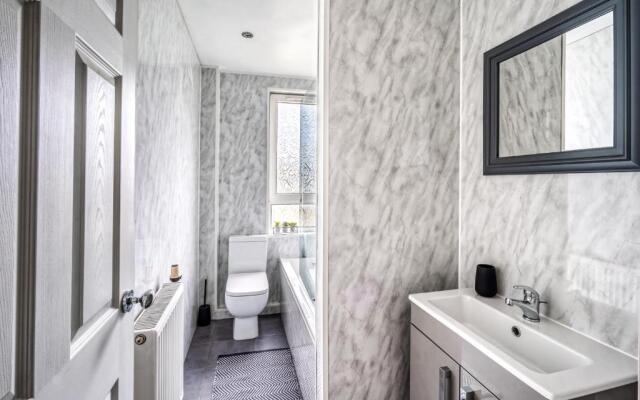 Leven Apartment West Bridgend Dumbarton near Loch Lomond
