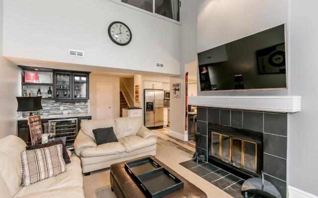 Blue Mountain, 3 Bedroom, Slopeside, Chateau Ridge 212