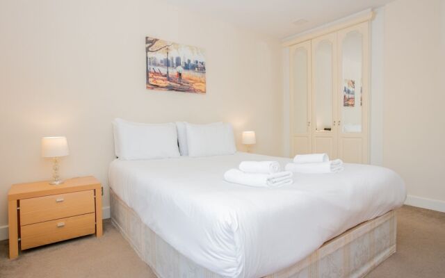 1 Bedroom Flat with Balcony Accommodates 4