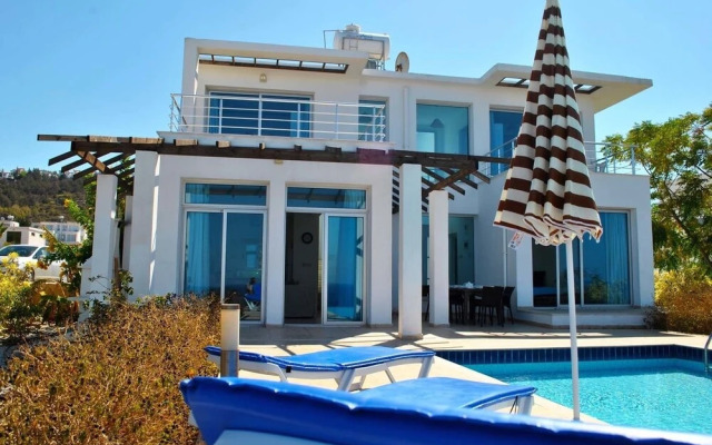 Villa Blue Horizon by Amy Villas
