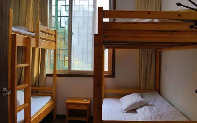 Huafang Xiaoshe Youth Hostel