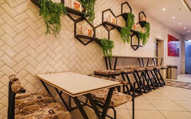 Fabhotel Twin Tree Suites