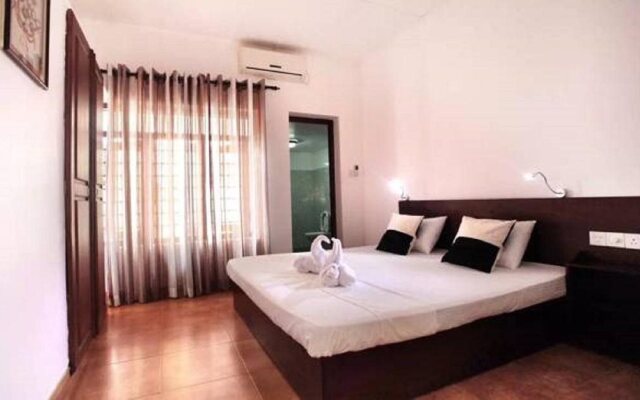 Waves Guest House & Turtle Restaurant