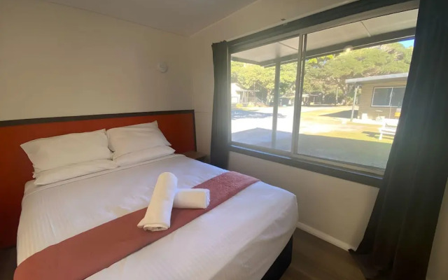 Tiona Palms Holiday Park