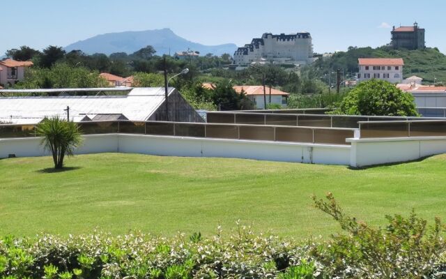 Idyllic Apartment In Biarritz With 2 Bedrooms, Garden And Terrace 150M