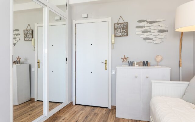 Almirante 903 JUST ON THE BEACH