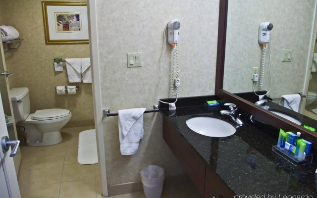 Radisson Suite Hotel - Toronto Airport