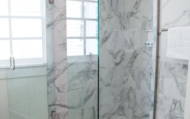 Laissez-faire Lounge on Magazine