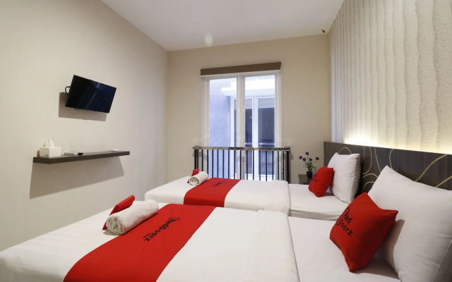 RedDoorz Plus @ Airlangga Mataram