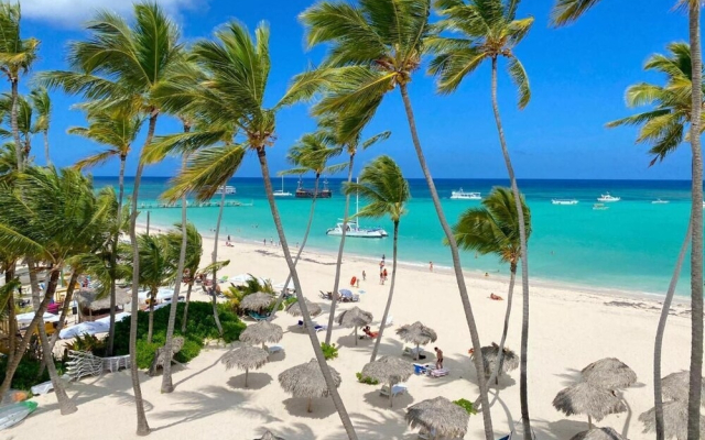 2 Minute Walk to Beach 1bdrm Condo with Pool