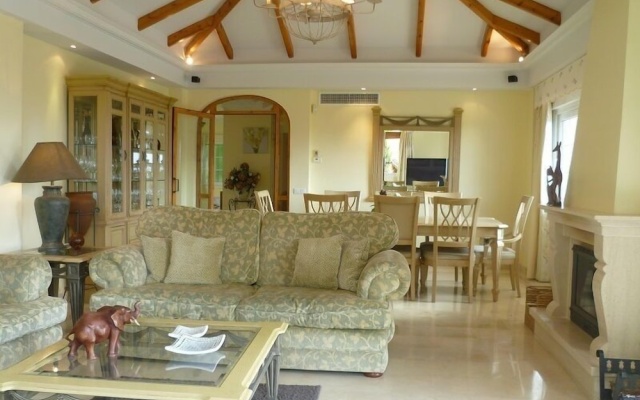 Great Villa - Heated Pool & Sauna
