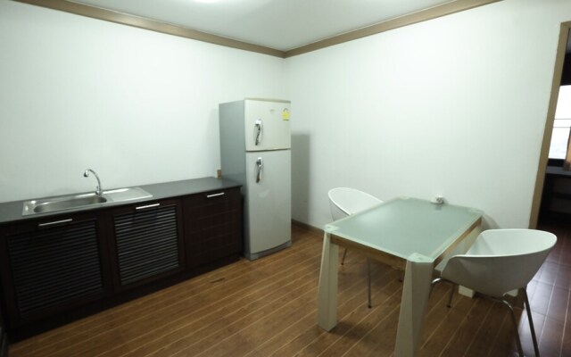 Nontsee Apartment