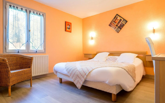 Logis Hotel les Cedres Bleus