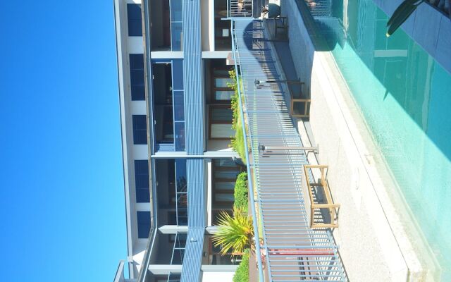 Lennox Holiday Apartments