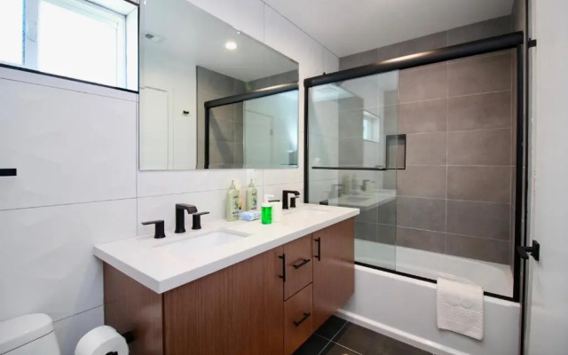Los Angeles 3BR&3BT Villa Suites with Free Parking