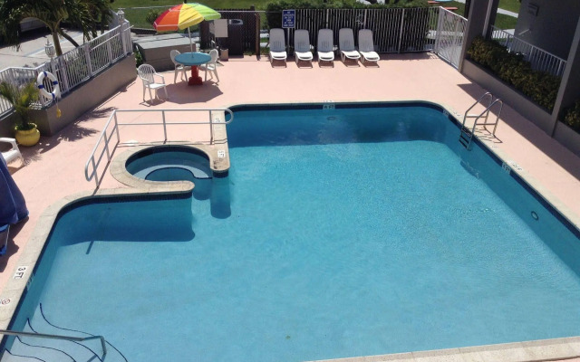 Dockside Inn & Resort