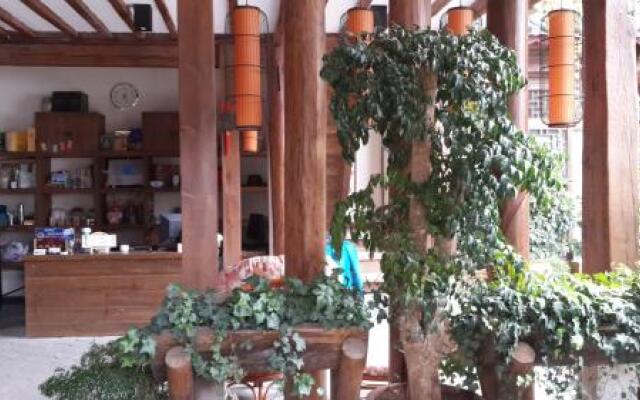 Lijiang Xianshe House