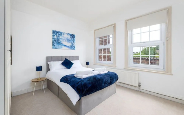 The Lincoln Book Inn