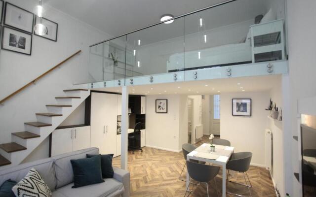 d.Five Riverside Suite