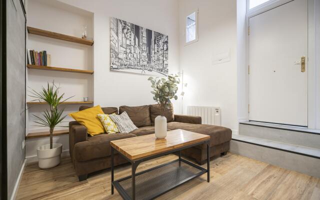 M (MPE35) Apartamento dúplex con patio