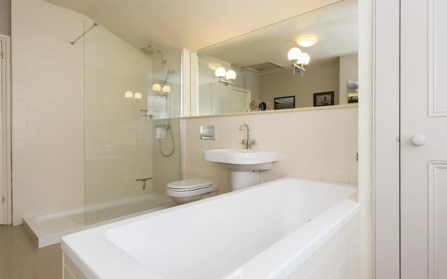 Veeve  Elegant 2 Bed Victorian House Vauxhall