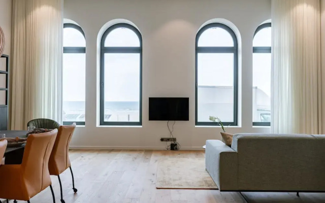 Serene Dikefront Apartment With en Suite Bedrooms and Stunning Views