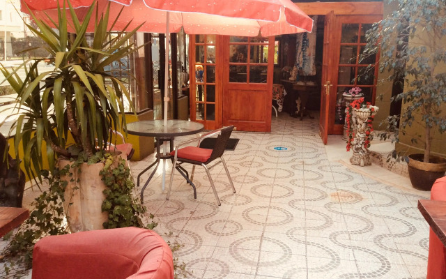 Nubes Hotel