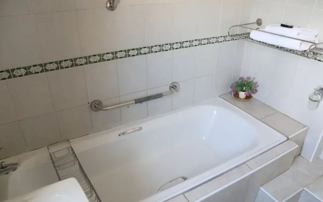 Roba Monakedi Guest Lodge