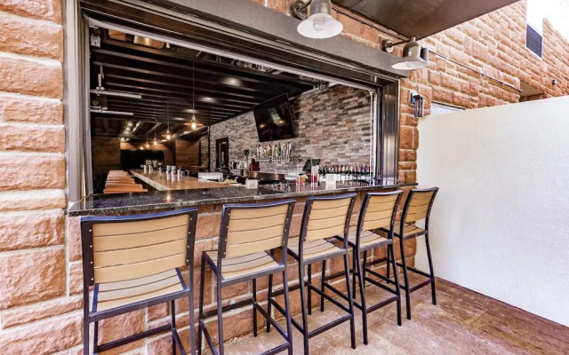 Cobblestone Hotel & Suites - Superior