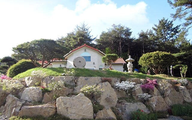 Seosan Pinehealing Pension