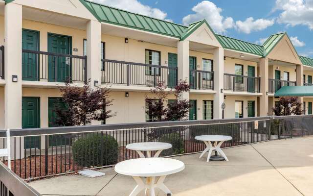 Quality Inn & Suites Hanes Mall