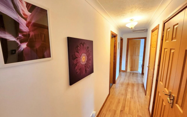 Boutique 4-Bed Home in Inverness