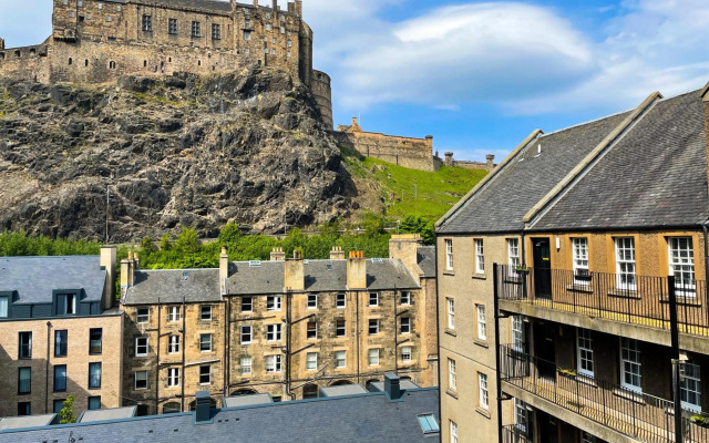 Studio Hart Castle Rock Grassmarket