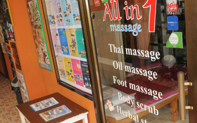 All In 1 Guesthouse Chiang Mai