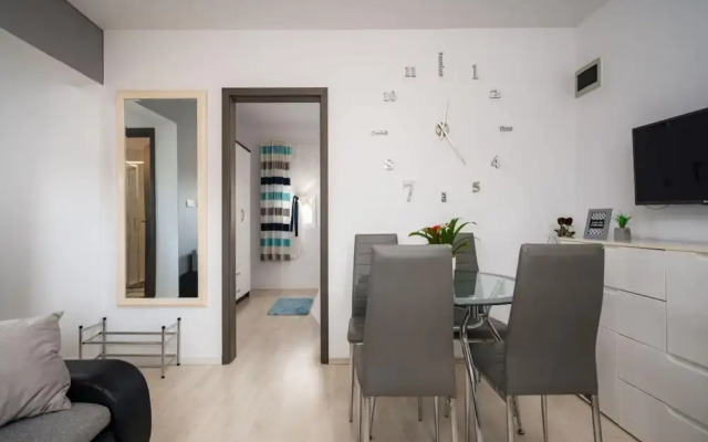 Beautiful Apartment With Parking Space