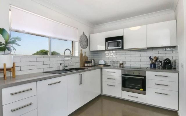 Cosy 1 Bedroom Unit With Views Of The City