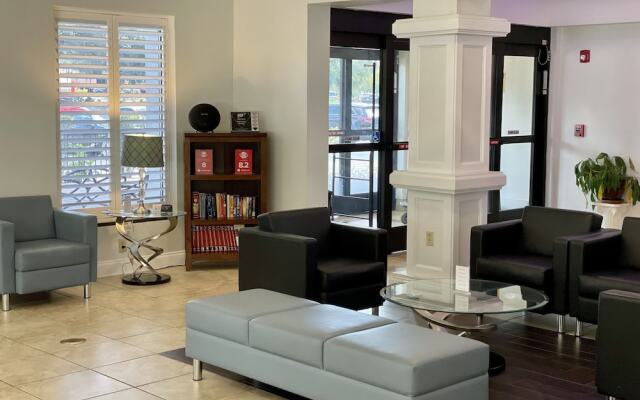 Days Inn & Suites Lakeland