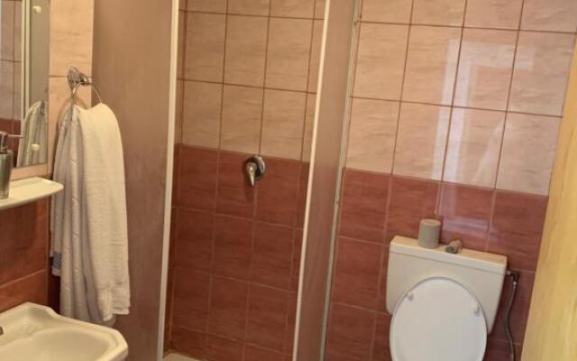 Hotel Rares